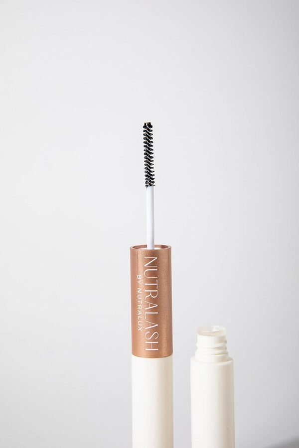 61LRurUd3zL._SL1500_.jpg NutraLash by Nutralux Brow and Lash Growth Serum with Organic Ingredients For sensitive eyes - non-irritating: Castor Oil (hexane free) + Vitamin E + Keratin + Biotin, Peptides, Swertia Japonica Extract, Pumpkin Seed Oil, Acorus Calamus Root Extract, Panax Ginseng Extract, Pentylene Glycol conditioning for hair growth