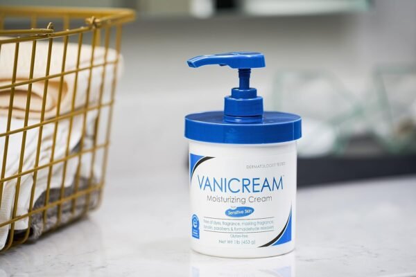71Eg0KL2q2L._SL1500_.jpg Vanicream Moisturizing Skin Cream with Pump Dispenser - 16 fl oz (1 lb) - Moisturizer Formulated Without Common Irritants for Those with Sensitive Skin