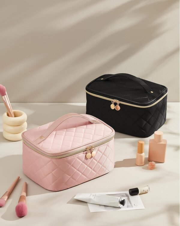 818nW-xAQeL._AC_SL1500_.jpg Prite Makeup Bag, Large Capacity Portable Travel Cosmetic Bag, Waterproof Makeup Organizer for Women with Handle and Divider(Black Rhombus)
