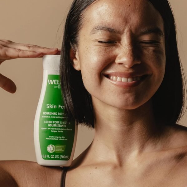 Weleda Skin Food Body Lotion, Parabens Free, 6.8 Fluid Ounce (Pack of 1)