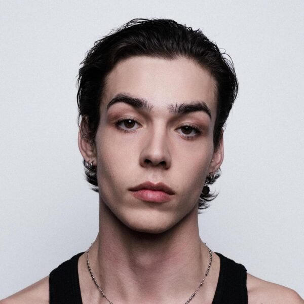 STMNT Grooming Goods Grooming Spray, 6.7 oz | Natural Finish | Thicker Hair Feel | Non-Sticky