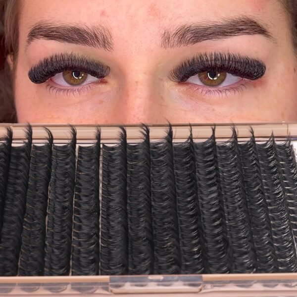 Geeneiya Volume Lash Clusters Kit DIY Lash Extension Kit D Eyelash Extensions with Lash Bond and Seal Tweezers,10-14mm Eye Corner Eyelashes and 16-18MM Cluster Lashes 300Pcs