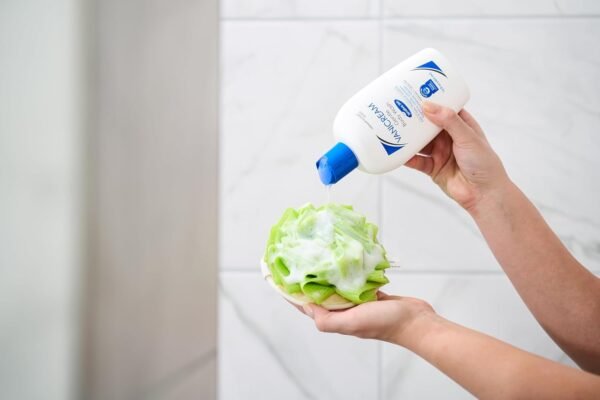 61NDSdOTW7L._SL1500_.jpg Vanicream Gentle Body Wash, 12 Fl Oz, Formulated without Common Irritants for Sensitive Skin, Gentle Cleanse and Moisture, Removes Dirt & Oils, Non-Drying, pH-Balanced Shower Gel