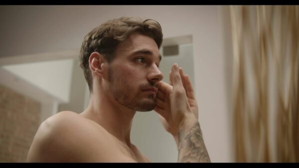 MOJO Skin Anti-Ageing Moisturiser with Hyaluronic Acid, Collagen & Jojoba Oil | Soothes, Hydrates and Protects to reduce fine lines and wrinkles | Luxury Scented | Men's Face Cream 75ml