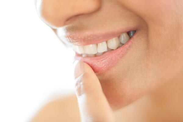 61wzJNvRIxL._SL1500_.jpg Bioderma Atoderm Lip Balm, Moisturizing and Nourishing Balm for Dry Lips
