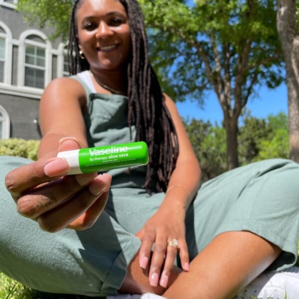 Vaseline Lip Therapy Aloe Fresh 8-Pack – Moisturizing Lip Balm for Very Dry Lips, 0.16 Oz Ea