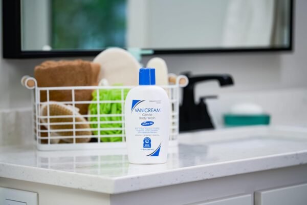 71Y23FVpkSL._SL1500_.jpg Vanicream Gentle Body Wash, 12 Fl Oz, Formulated without Common Irritants for Sensitive Skin, Gentle Cleanse and Moisture, Removes Dirt & Oils, Non-Drying, pH-Balanced Shower Gel