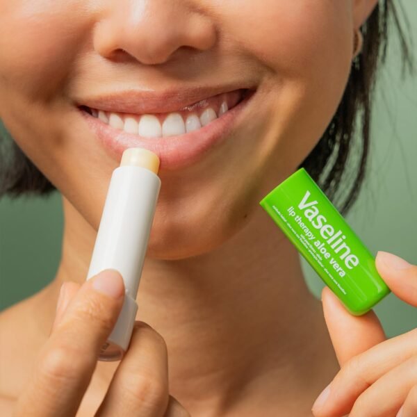 Vaseline Lip Therapy Aloe Fresh 8-Pack – Moisturizing Lip Balm for Very Dry Lips, 0.16 Oz Ea