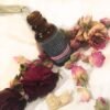 71jQlXsLQiL._SL1500_.jpg The Ilex Wood - Rose and Frankincense Face Serum - 100% Natural, Vegan, Moisturising, Anti Ageing, Wrinkle & Line Reducing Ingredients, Cruelty Free, Palm Oil Free, Plastic Free, Handcrafted - 20ml (0.68 fl oz)