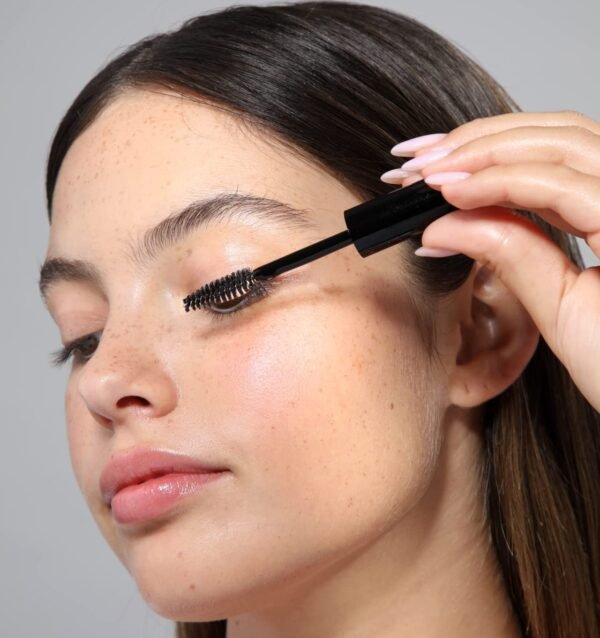 71pLO2XOPrL._SL1361_.jpg Cliganic Organic Castor Oil, 100% Pure (6oz with Eyelash Kit) - For Eyelashes, Eyebrows, Hair & Skin