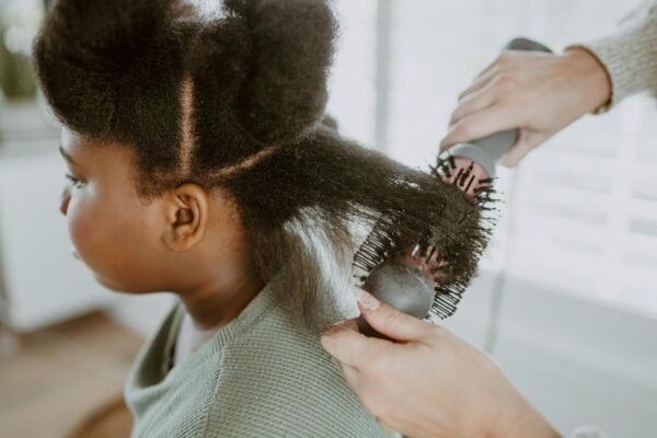 81MxYCkMF7L._SL1500_.jpg Hairitage Volumizing One Step Blow Dry Brush + Hair Dryer for Curling + Straightening - Ceramic Tourmaline Blowout Brush + Volumizer - Hair Styler for Smooth Shiny, Frizz-Free Styles - Matte Grey