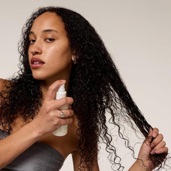 OUAI Leave In Conditioner & Heat Protectant Spray - Prime Hair for Style, Smooth Flyaways, Add Shine and Use as Detangling Spray - No Parabens, Sulfates or Phthalates (1.5 oz)