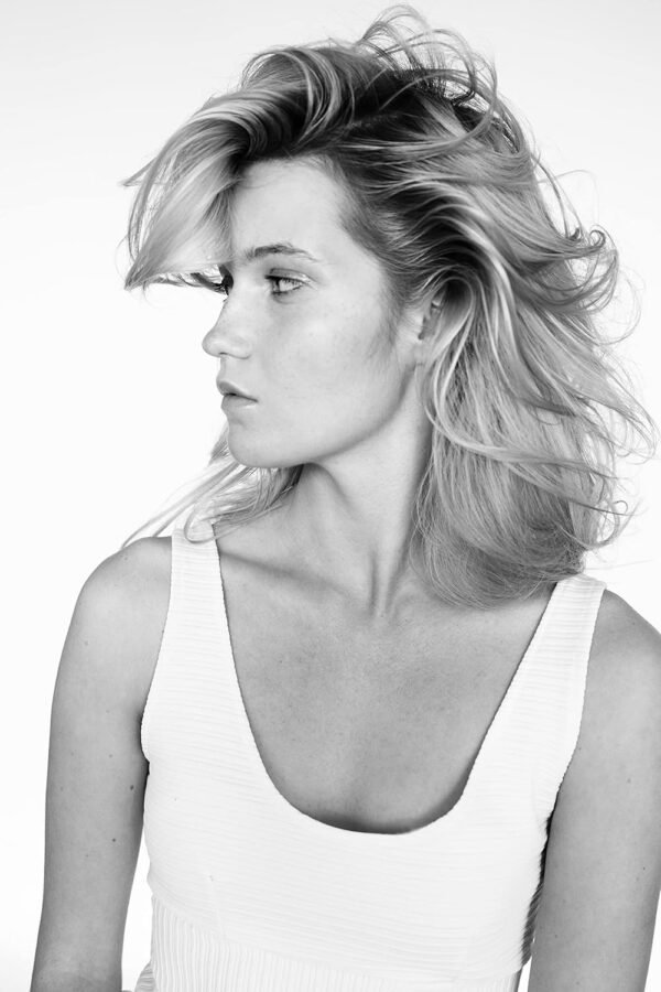 R+Co Dallas Hair Thickening Spray | Volumizing & Texturizing Spray for All Lengths | Adds Volume, Body & Shine | Perfect for Blowouts, Curling Irons & Roller Sets