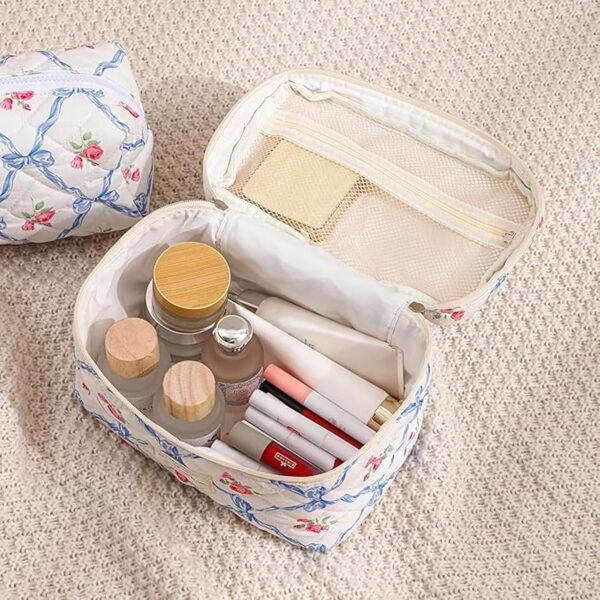 81sKbri07QL._AC_SL1500_.jpg Quilted Makeup Bag Large Capacity Cute Cosmetic Bags for Women Floral Coquette Aesthetic Patchwork Travel Toiletry Make Up Organizer Bag