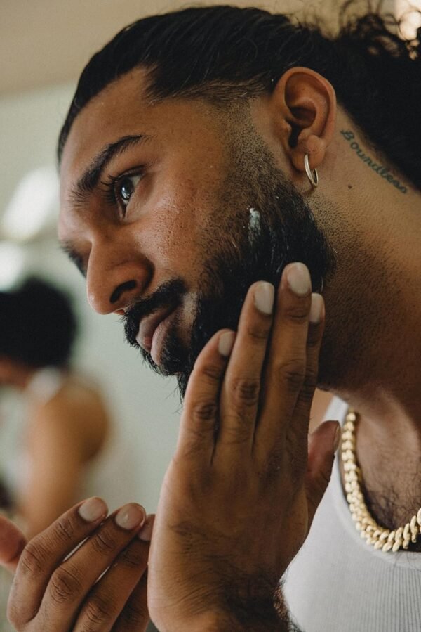 The Shop Men's Conditioning Beard Cream, Leave-In Moisturizer with Avocado Oil & Shea Butter, Softens, Hydrates & Tames Facial Hair, Lightweight & Non-Greasy, Refreshing Eucalyptus Scent, 4 Fl Oz