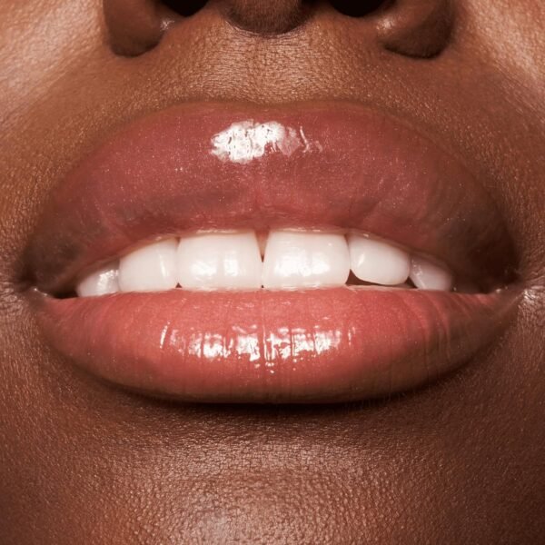 91mEVbdgpvL._SL1500_.jpg essence | The Super Balm Glossy Lip Treatment | 10 Hour Hydrating Lip Balm for Glossy Finish with Shea Butter & Vitamin E | Vegan & Cruelty Free